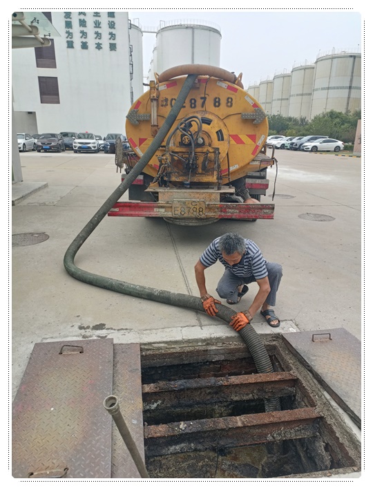 波密隔油池清掏