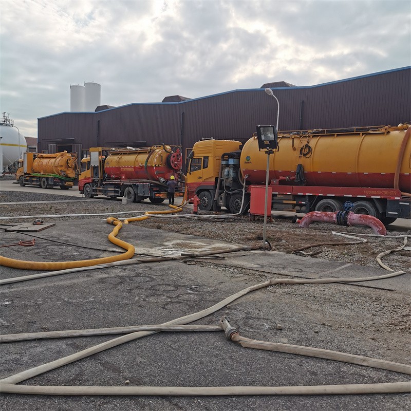 波密污水池清理