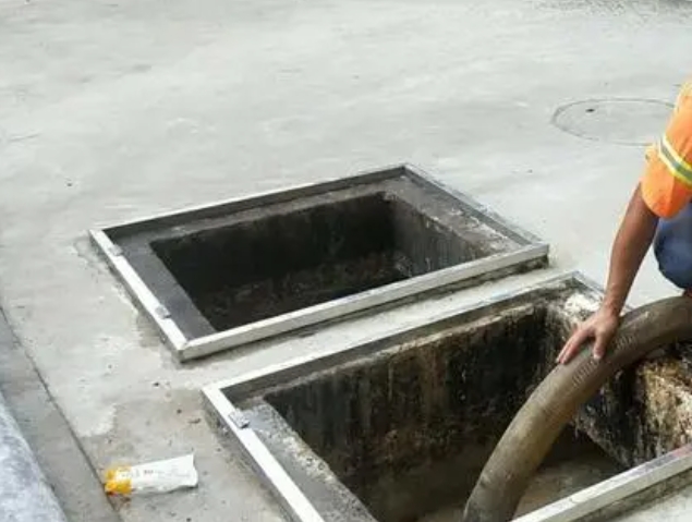 波密化粪池清理