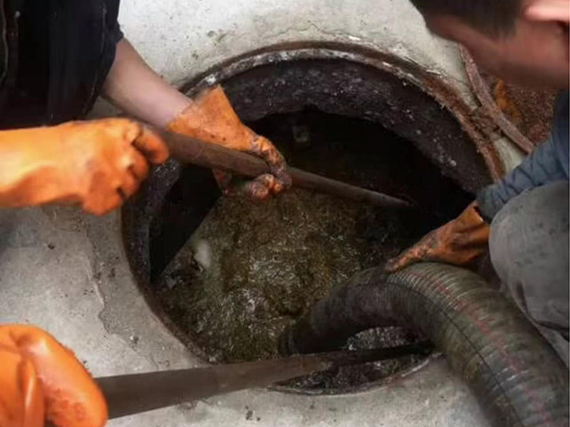 波密清理化粪池时如何避免沼气的危害？